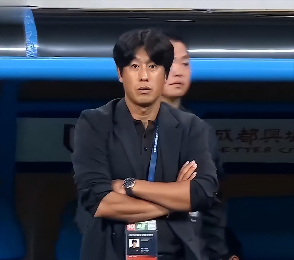 4-1！蓉城掀翻卫冕冠军登榜首，前国脚发挥失常，中超争冠白热化