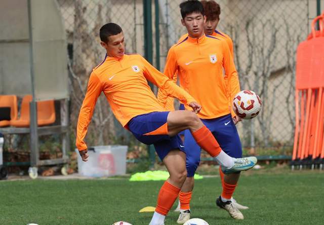 泰山又1新星首秀，出场顺位超吴兴涵，等依木兰归队 韩鹏双管齐下